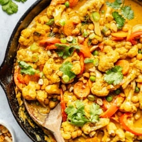 vegan chickpea curry in a skillet