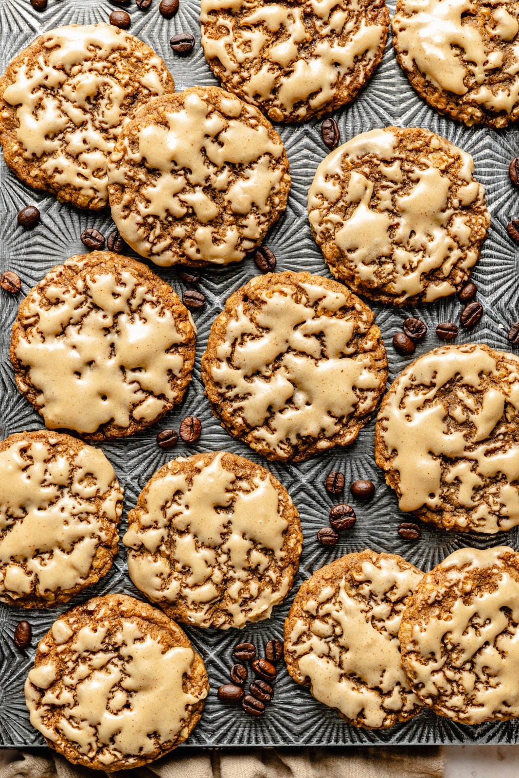 vanilla oatmeal latte cookies on a serving tray